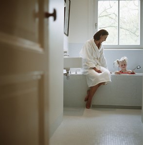 How to Replace the Floor Under a Bathtub