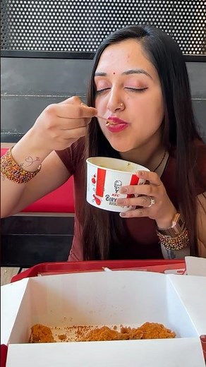 Crispy spicy tasty 🍔😍 #shorts #trendingshorts #minivlog #couple #foodlover #viral #meghachaube