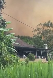 89K views · 1.7K reactions | Khoảnh khắc sạt đồi tại Tân Phượng, Lục Yên (Yên Bái). Cảm thấy xót xa vô cùng, mong đồng bào mình bình an. Video: Truyền Hình Yên Bái | Hoàng Nguyên Vũ | Facebook