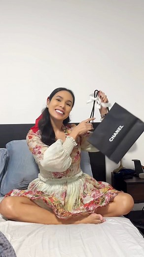 Thank you so much my love 🤍🤍🤍 one of my dream bags! A white Chanel purse 🤍🤍🤍 #chanel #unboxing #chanelparis #chanelbag #zimmermann #unboxingvideo #QueenBeeOOTD #walletonchain #woc | Bee Urgello