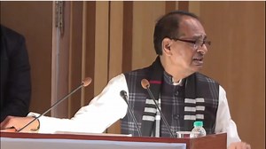 "मजदूरों की मजदूरी 100 से सवा सौ (125) दिन की गारंटी दी गई है। लेकिन जो काम होंगे उससे वो काम सुनिश्चित किए गए हैं, उनमें एक जल संरक्षण का काम है, जो किसानों के लिए बहुत उपयोगी हो सकता है।" माननीय केंद्रीय ग्रामीण विकास और कृषि एवं किसान कल्याण मंत्री, श्री शिवराज सिंह चौहान। #VBGRAMG #ViksitBharat_GRAMG #GRAMG #125days_RozgarKiNayiGuarantee #125daysGuarantee_G_RAM_G #ViksitBharat_G_RAM_G #MoRD #RuralEmployment #SchemesofRD #VB_GRAMG | Ministry of Rural Development, Government of India