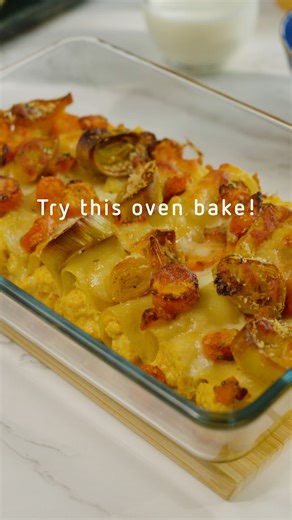 With the festive season right around the corner, you're bound to be left with leftovers from holiday meals and good food shouldn’t go to waste! So want a little inspiration on what to do with those holiday meal leftovers? Why not give this oven baked recipe a go! 😍 Ingredients: 1 pack of Barilla Cannelloni 1/2 roasted chicken (or any leftovers you have) ¼ of a big pumpkin (already roasted) 200 g ricotta 1 handful of Amaretti biscuits roughly 200 ml milk butter flakes on top to make it crispy 50