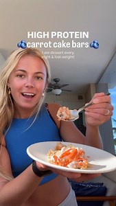 CARROT CAKE RECIPE⬇️ 2 mashed bananas 2 grated carrots 1 cup oats 3 scoops vanilla protein powder 1 cup milk 1/2 cup Greek yogurt 1 egg Cinnamon 1 tsp baking powder 1 tsp honey Bake at 350F for 50min and let cool completely before adding the frosting! Frosting⬇️ 1 cup blueberry yogurt 1 scoop protein powder 1/2 cup cream cheese Mix well This makes about 8 servings- 18g of protein per piece I love this recipe cause it’s a lil sweet treat but it’s also so healthy so u can eat it for breakfast☀️😏