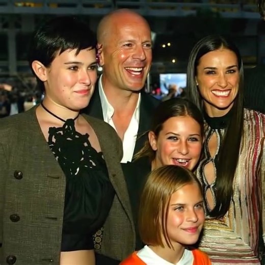 « Nous ne pensions pas qu’il atteindrait 70 ans » 😓😲 Bruce Willis a célébré son 70e anniversaire entouré de sa famille, montrant une force et une résilience incroyables malgré sa lutte contre la démence 💖👨‍👩‍👧‍👧. Les moments émouvants, partagés par Demi Moore, ont touché les fans du monde entier 📸➡️. Ne manquez pas les photos émouvantes et découvrez comment cette journée chargée en émotions s’est déroulée dans les commentaires ci-dessous ! 🔍⬇️⬇️ | Smile Code