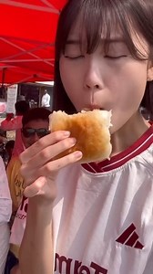 Kind Indian gave me Food #kelly #fblifesty #kellykorea #gulabjamun #fblifestyle #streetfood | Kelly