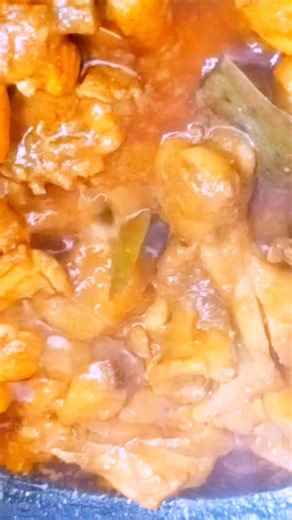 The Untold Story of Chicken Curry with Potato | A Bengali Dish That Conquered the World 🇧🇩🍗 Discover the heartwarming story behind one of Bengal’s most beloved comfort foods — Chicken Curry with Potato (Murgir Mangsho Aloo Diye Kosha). This isn’t just another curry. It’s a 400-year-old journey that began in the royal kitchens of the Mughal Empire, evolved through British colonial Bengal, and found its home in millions of kitchens — from Kolkata to New York. In this video, you’ll explore how a