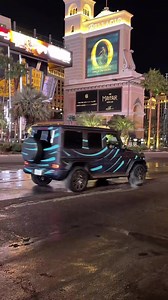 Another Angle 🎥 @mr.benz G-TURN! @mercedesbenz closing the Las Vegas Strip with 4 Electrical G-Classes doing the famous G-Turn 😱 Tag your friends that have to see this 👇🏼 ________________________________ Mercedes Benz 4x Electic G-Class EQG supported by @mercedesbenz | Supercars One