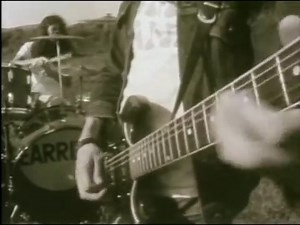 1970, Golden earring - Back home Op 18 juli 1970 komt Back Home van de Golden Earring binnen op achttien in de Nederlandse Top 40. Dit is een aardig verjaardagscadeau voor de 22ste verjaardag van hun nieuwe drummer Cesar Zuiderwijk. Back Home is de eerste single van de groep waarop Cesar Zuiderwijk te horen is. | Oldie video's on line