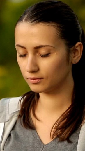 TE 4 Acupuncture Point Location: On the transverse crease of the dorsum of the wrist, in the depression on the ulnar side of the tendon of muscle extensor digitorum communis. TE 4 Acupuncture Point Indications: Diabetes Malaria Pain in the wrist Deafness TE 4 Acupuncture Point Benefits: Clears Heat, activates the meridian, relaxes the sinews, alleviates pain. Classification: Yuan-Source point of the San Jiao Meridian #acupuncture #holistichealth #wellnessjourney #wellness #painrelief #painrelief