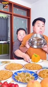 I switched from chili to pork, but I ate it all without him knowing. | QainQain Eating