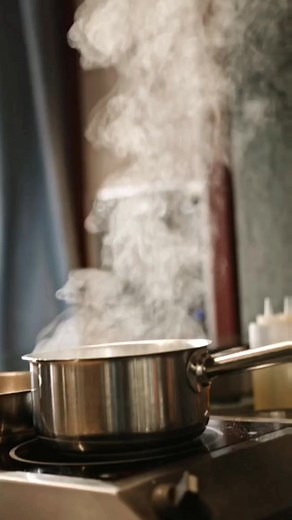 Kitchen fire prevention Tips #kitchen #kitchenfiresafety #KitchenFire #fire #firesafety #fireprevention #fireplaces #FireProtection #fireman #firesafetywareness #FireSafetyTips #firesafetytraining #firesafetyplan | Fire Safety Awareness