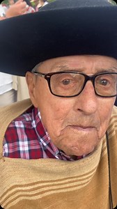 13K views · 930 reactions | Remigio Cortés, leyenda del Rodeo y el Caballo Chileno, estuvo en el lanzamiento de Riendas sin Fronteras de la Federación de Criadores y entre varios campeones recibió un homenaje. Don Remi fue el primer monarca de Chile en Rienda en 1963 en Damasco II #riendasinfronteras #razachilena #caballoyrodeo | Huaso Amigo | Facebook