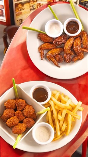 Disfruta de unas deliciosas alitas bañadas en tu salsa favorita  • QUO z4 • Plaza Futeca San Cristóbal • CC San Isidro z16 • Distrito VilaFlor CAES • Plaza El Frutal Villa Nueva • Plaza Madero Express z12 h | Pecos Bill | Facebook