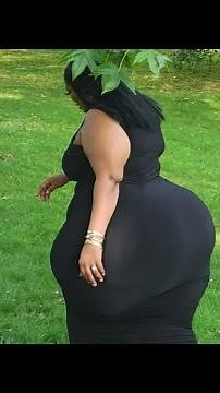 Kelly - Curvacious Queen BBW MODEL Plus Size Model Fashion Influencer