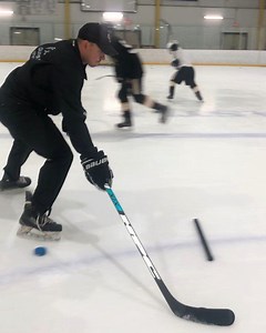 The #HPCX1X Dual Hybrid Core blade features a unique aerospace foam reinforced with two horizontal braids of DiamondLight carbon fiber producing a noticeably light and soft feel. You’re going to love it. (via @questhockey) | Hockey Players Club