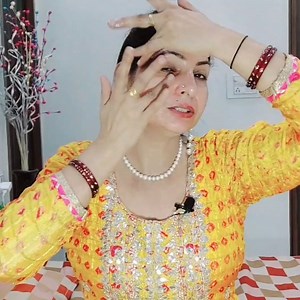 1.5M views · 10K reactions | नारियल तेल ऐसे लगती हूं फेशियल से 1000 ज्यादा निखार रात को बस 5 मिनट #skincare #glowingskin #tips #beautywithnaturebysunitasaini #viralreelsfb #skintightining #skincaretips #glassskin #skincare #glowingskin #beautytips #SkinWhitening | Beauty With Nature | Facebook