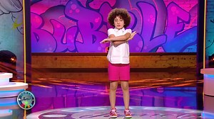 🎁 C'est parti pour un deuxième sketch en cadeau ! 🎁 Cette fois c'est la pétillante Alia qui se met dans la peau de Kev Adams, un hommage qu'il n'est pas prêt d'oublier... RDV demain à 19h35 en clair sur CANAL pour voir sa réaction ! | Jamel Comedy Kids