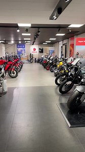 Konkurransen er avsluttet, gratulerer til Magnus Timber som visste at det rette svaret var blå. Takk til alle som deltok, husk det er ny konkurranse hver dag fram til julaften, og mulighet til å minne en minicrosser fra Yamaha eller Honda! Se post fra 11. desember for å delta. 🎅🏻AGM Julekalender, 14. desember: I dag kan du vinne en kjempetøff Yamaha klokke! 👉For å være med i trekningen av denne klokken må du svare riktig på dette spørsmålet fra nissen: Hvilke farge er det Yamaha er kjent for 