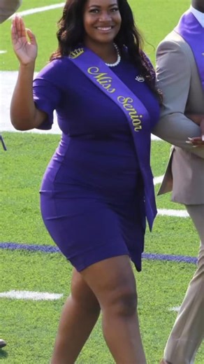 Cassie B on Instagram: "Tell yourself you love yourself every day, mean it, and watch the impossible get done. Truly love every scar, every single moment you were inspired by the word no, and even when you lost the faith that you thought you wouldn’t get back. The impossible is only guaranteed when you become your biggest fan, in a world full of hatred and haters. #weightlossmotivation #motivational #motivaton #love #progress #noviaeworld"