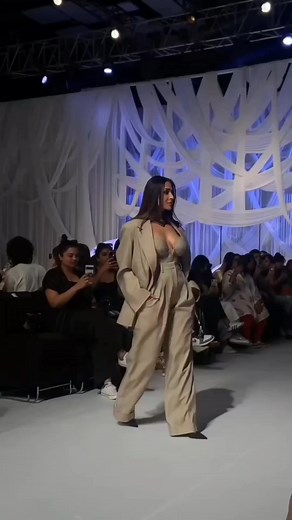 Malaika Arora sets the ramp on fire 🔥 Celebrities Stuff #MalaikaArora #celebrities_stuff #malaikaarorahot #malaika #malla #rampwalk #hotness #hot #sexy #sexywalk #fashionshow #fashionnova #fashion #fashionweek #bollywood #bollywoodfashion #trending #reel #reelsvideo #reelsinstagram #hollywood #sexyoutfit #outfits #mumbaifashion #beauty #followformore | Celebrities Stuff