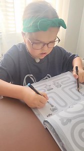 38K views · 2.6K reactions | Art practice, Bilateral drawing. Drawing with both hands at the same time, uses both hemispheres of our brain, which is necessary for creativity and creative thinking.✏️易 #littleartist #artpractice #neuroscience #neurodrawing #artist #bilateraldrawing #inclusive #beyou #inspiring | Mina's Art World | Facebook