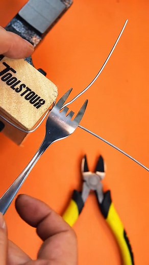 Make Your Own Wire Twister #wire #wiretwisting #lifehackvideo #folks #fastener #makeyourowntools | Rewind Icons