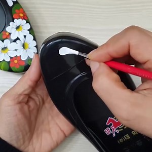 Chrysanthemum flower painting rubber shoes / acrylic painting | Painting Skills