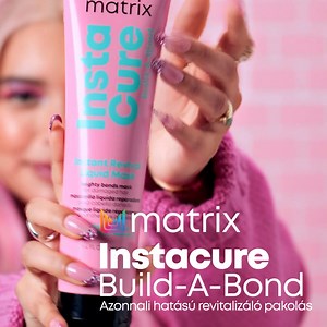 3.5K views | Mondj búcsút az igénybe vett hajnak!  A hajat azonnal új életre keltő professzionális krémesen folyékony pakolás segít megújítani töredezett, igénybe vett hajadat. Szérumszerű állagának köszönhetően villámgyorsan beszívódik a hajszálakba, hogy te azonnal érezhesd a különbséget. ✨ | Matrix Professional Haircare & Color | Facebook