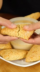 Prepara estos DELICIOSOS y FACILES scons de queso 🤤😋🧀 #recetas #recetasfaciles #recetasrapidas #scons | Recetas fáciles de Claret