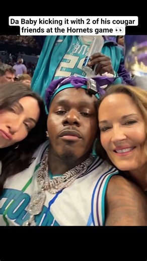 Da Baby kicking it with 2 of his cougar friends at the Hornets game 👀