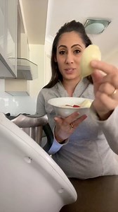 Hot chilli sauce recipe alert. You need to try this recipe: https://fayi.com.au/hot-chilli-sauce-recipe-for-your-thermomix/ #chilli #homemade #chillisauce | Fayi Cookbooks