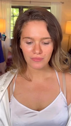 Stunning gleaming glowing bridal before and after !! We love it! Grab your tube of skin perfection today! Link in bio!! Six stunning shades to choose from! Gorgeous makeup by @jannaxchristy #melaniemillshollywood #gleamfaceandbodyradiance #bodyglow #bodymakeup #gleambymelaniemills #gleamingskin #makeupessentials #superlitelonglastingsettingspray #veganmakeupbrushes | Melanie Mills Hollywood