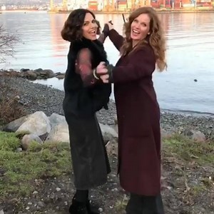 109 reactions | "ESTAMOS TÃO ANIMADAS para o episódio desta sexta-feira! As sisters FINALMENTE reunidas!!! Eba! ‍♀️❤️" | Rebecca via Instagram. | Rebecca Mader Brasil | Facebook