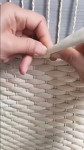 Weaving process of straw mats