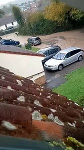 🔴 Les #inondations se poursuivent dans plusieurs secteurs du Pas-de-Calais, comme ici à Nielles-lès-Bléquin (merci à Brigitte pour la vidéo). L'Aa a basculé en vigilance rouge cette après-midi. Météo France évoque une "crue exceptionnelle pouvant dépasser la crue historique de 2002". Soyez prudents et restez informés sur https://vigilance.meteofrance.fr/fr | RDL