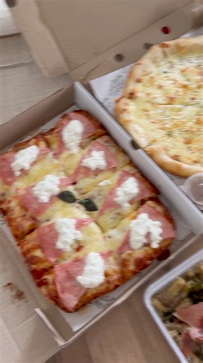 73K views · 268 reactions | New fave pizza!! Wala bang hindi masarap Captain Crust? 梁藍 | Coach Foodie | Facebook