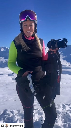 ❄️THE DIFFERENCE BETWEEN THE SKI MOJO AND A KNEE BRACE❄️ ・・・ Knee Brace v. Ski Mojo I guess because of all my injury experience I get asked this one a lot… I struggled wearing a knee brace alone as I was constantly reminded of my torn ACL, broken leg etc. I found I backed off from the side I wore the support on and started getting hip and back pain on the opposite side. For me the @skimojouk achieved what no knee brace could: equilibrium support and improved performance at the end of the turn wh