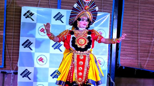 Yakshagana folk dance of Karnataka | Art and culture of India #karnataka #yakshagana #folkdance #yakshagana #tulunad #udupi #mangalore #tulunada #tulunadu #nammakudla #kudla #daivaradhane #kola #yakshaganartist | South Tube | Facebook