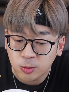 11K views · 875 reactions | Ai mà đang cô đơn trong mùa đông lạnh giá thì ngồi xuống đây, ăn cơm cùng Ninh nhé! | Ninh Tito | Facebook