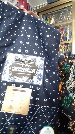 67K views · 502 reactions | Les vrais hommes paient des pagnes pour leurs femmes et toi tu es dans mon inbox avec des je t'aime qui sentent mauvais ‍♀️‍♀️‍♀️ Si tu es faché écris sur le 64 82 66 59 pour faire la même chose comme ce gentlemen Merci tonton depuis Léo | Ramatou Sawadogo | Facebook