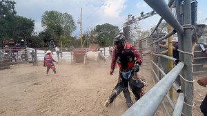 Gracia a Milton Galdamez por invitarme al Jaripeo en San José Capulin la pasamos de lo mejor en una tarde un poco lluviosa pero alegre | Esmeralda Alas - La Chalateca