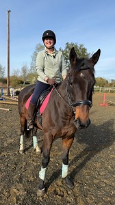 STAFF HORSES: Nutritionist, Lucy and her ex-racehorse, Billy 🥰 Billy is fed on: ✨ Ease & Excel Cubes for weight gain and to help develop muscle tone. ✨ Alfalfa Plus Oil for extra calories and to increase chew time. ✨ Better Biome gut supplement, to support the microbiome and feed utilisation. He gets ad-lib forage and is in the field, grazing during the day. 🥰 #fedonbaileys #teambaileys 💚 | Baileys Horse Feeds