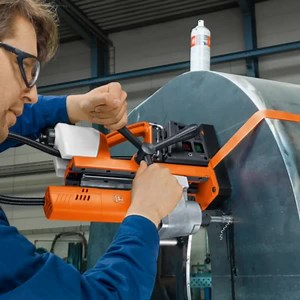 Den Economical ytelsesklassen inkluderer magnetkjernebormaskiner fra FEIN som tilbyr grunnleggende funksjoner og et godt forhold mellom pris og ytelse. Avhengig av modell er de utstyrt med ett eller to gir. Dette gjør dem ideelle for kjerneboring eller spiralboring. I juni 2022 vil det være to ekstra maskiner i denne ytelsesklassen, KBE 32 og KBE 32 QW 😉 🎉 💪. Høres spennende ut? Klikk på lenken og få mer info om magnetkjerneboremaskinene i Economical-serien: 👉 https://fein.com/nn_no/maskiner