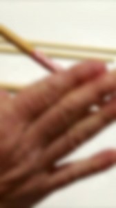 🥢✨ Descubra os segredos do uso do hashi com estilo e elegância! Neste guia completo, vamos ensinar técnicas e truques para você se tornar um mestre no manuseio desse utensílio milenar. Prepare-se para uma experiência gastronômica única! ✔ Postura Correta: Aprenda a segurar o hashi de forma adequada para maior precisão. ✔ Movimentos Graciosos: Domine os movimentos suaves e precisos para pegar e saborear os alimentos. ✔ Etiqueta Oriental: Conheça as regras de etiqueta ao usar o hashi em ambientes