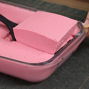 Make homemade gummies like this for the kids | YumRecipes