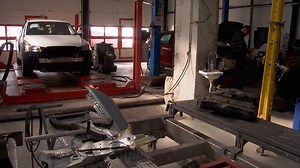 33K views · 215 reactions | Decontarea directă, tot mai populară printre şoferi. Cât costă un astfel de RCA, după falimentele răsunătoare din asigurări | Observator | Facebook