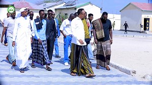 Duqa Caasimadda Hargaysa ayaa maanta la ciiday Caruurta qarankoodu gacanta ku hayo ee aan haysan Hooyo iyo Aabe farxadda Ciida la qaybsada kuwaas oo ku xaraysan xarunta barbaarinta iyo dhaqan celinta Degmada Maxamed Mooge ee lagu hayo Caruurta. | Dawladda Hoose ee Caasimadda Hargeisa