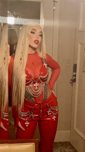 4 years ago, Ava Max was photographed backstage in Hershey, Pennsylvania on September 5, 2021. | Faith Avatars