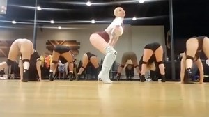 Iggy Azalea Shows Mo Bounce Rehearsing 'Kream' Moves for Concert