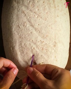 Art pattern on a loaf of sourdough bread | Fabiosa - Live easy